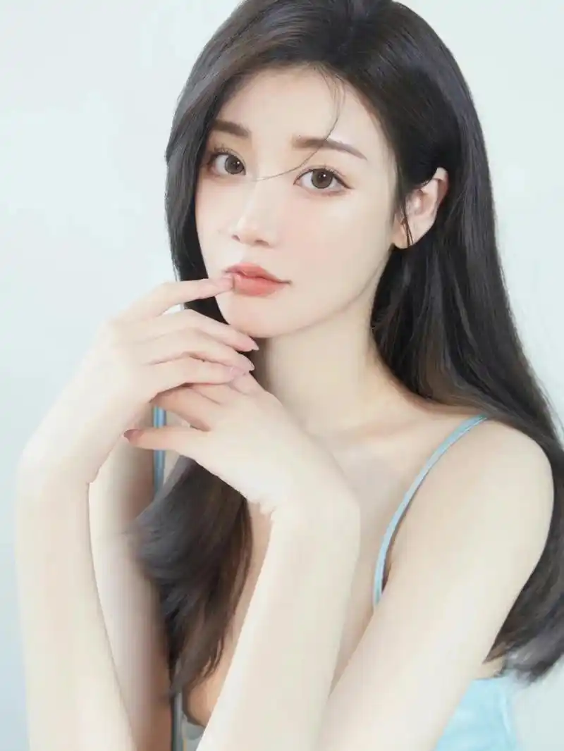 气质美女,长相甜美迷人,皮肤白皙水嫩,美的发光!#养眼美女