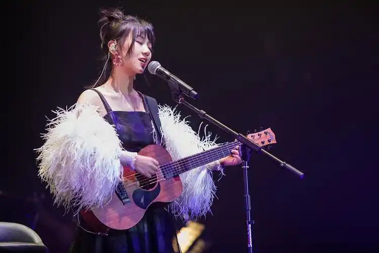 谢春花无声叛逆巡演重庆成都开唱 与歌迷共同见证成长蜕变