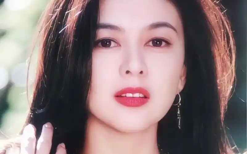 关之琳不愧是港圈杀疯的颜值,太美了