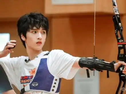 focus_严浩翔y星飞行塔