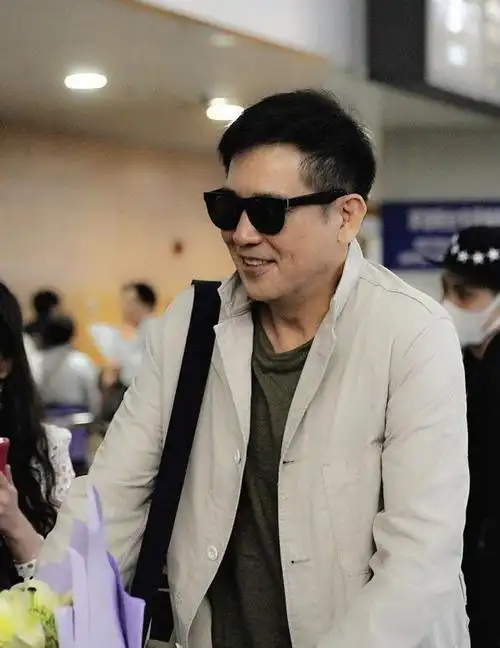 71岁不老男神秦汉近照,如同18岁小伙,揭和林青霞分手惊人内幕