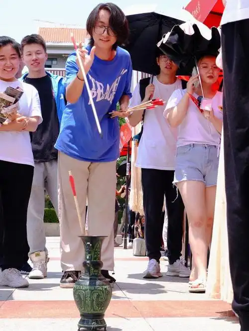 08厦门大学党委宣传部出品责编:张火火,曾浣浣编辑