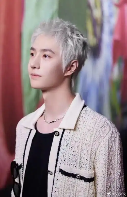 王一博巴黎时装周#收集多角度的啵啵笑容78和歪头杀#王一博拍的