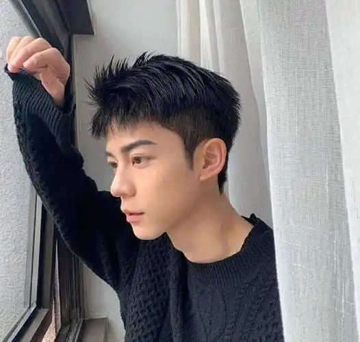 年轻人去理发店只会说"两边剪短"?2022备受欢迎的男士发型