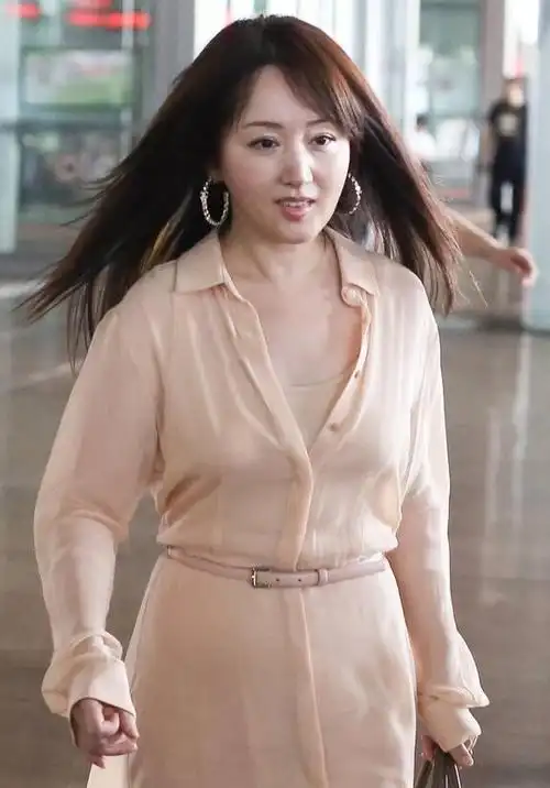 回顾个子不够身材来凑杨钰莹丰满的身材就是她的武器