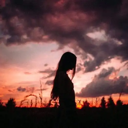 淡淡伤感唯美意境女生头像