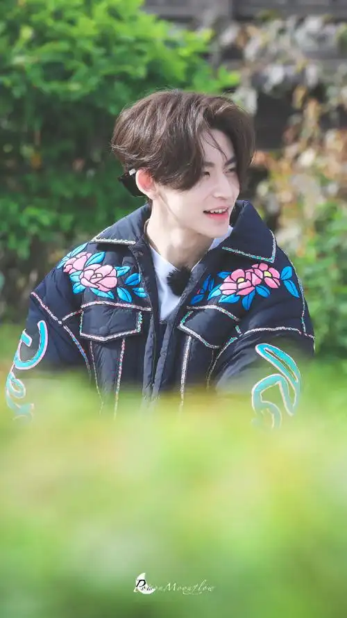 小鬼 新闻你的小可爱小鬼早起快乐开工,今天是换上显眼厚外套的小朋友