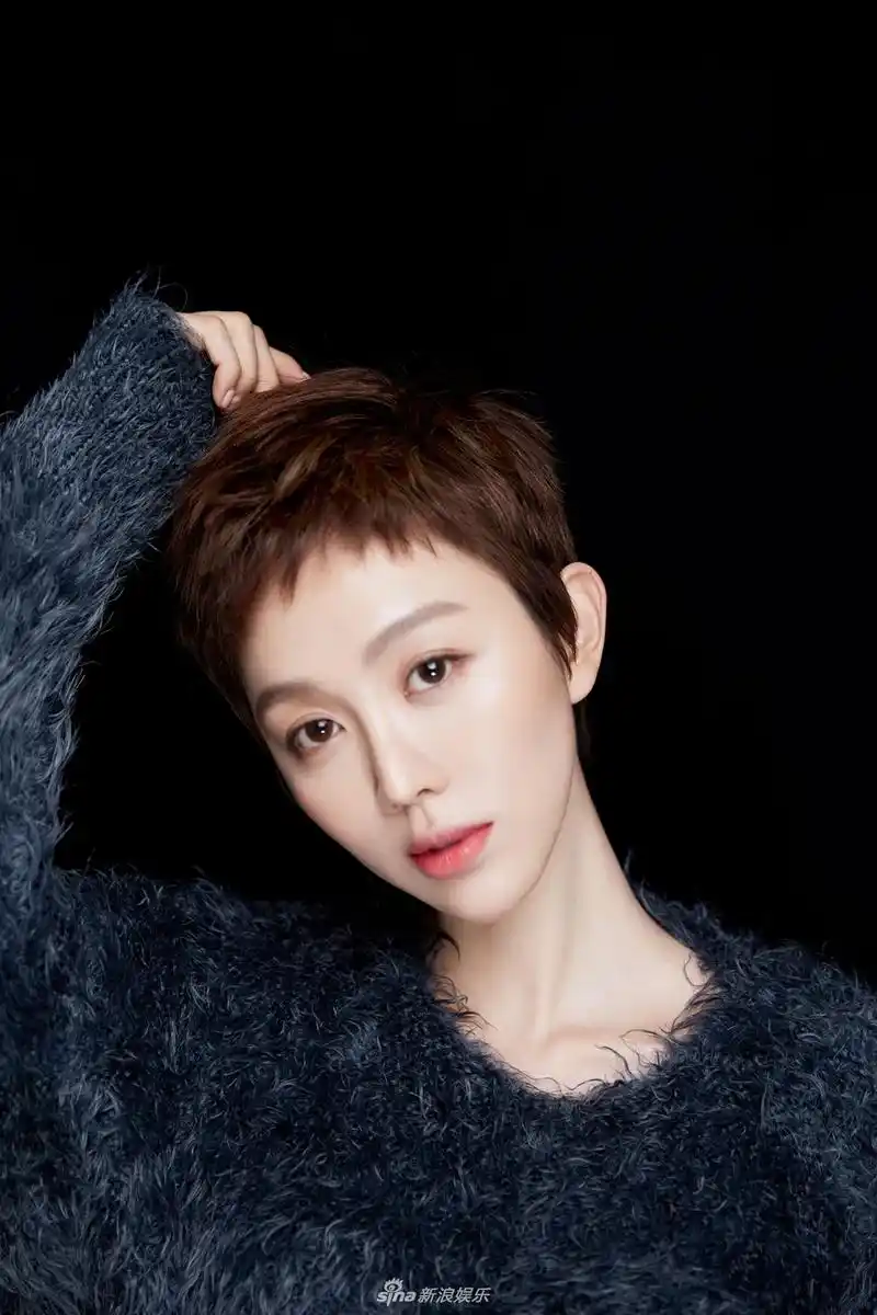 组图:姜妍情绪时尚大片 细腻动人极具张力