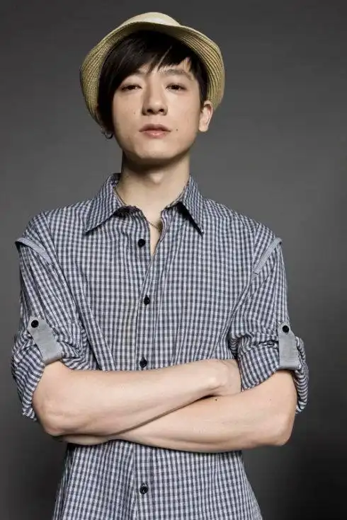 彭坦(中国内地男歌手)_尚可名片