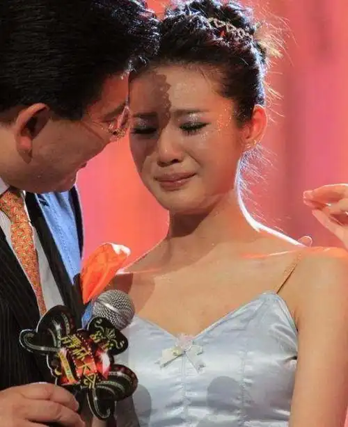 她是"岩女郎",当红时嫁小4岁高管却惨遭家暴,生命定格在27岁