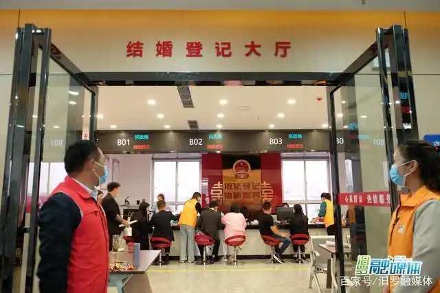 甜蜜"520"!汨罗婚姻登记中心1小时100对新人排队等候领证