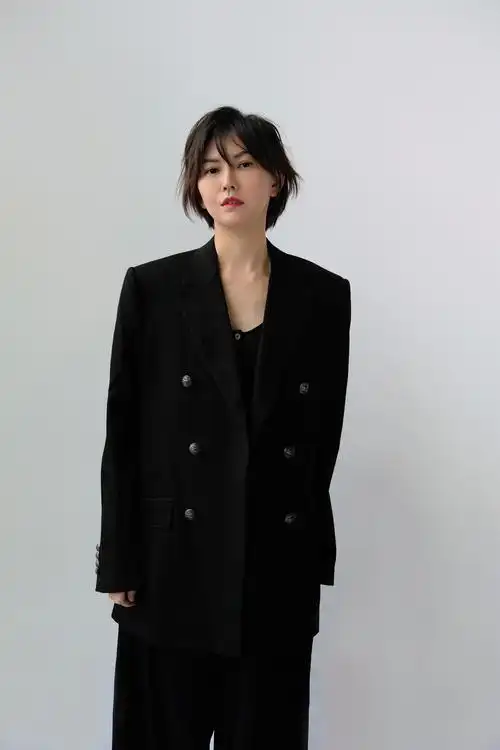 天后孙燕姿受邀担任2月equal封面人物 登纽约时代广场巨幕