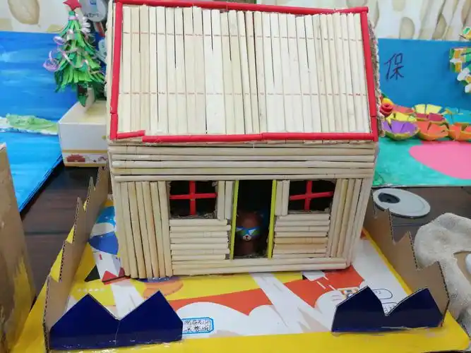 海口市第三十四小学生活垃圾分类主题活动之——废物利用手工制作比赛