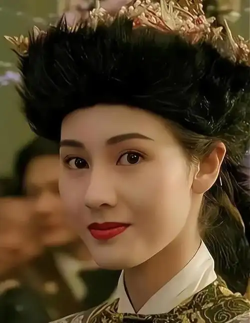 年代的港娱,到如今的内娱,在颜值上能与李嘉欣巅峰时期对抗的没有几个