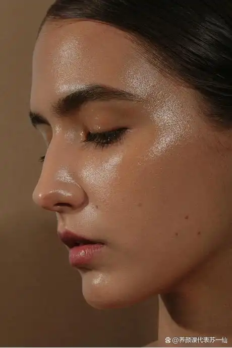 满面油光,不仅是皮肤的问题