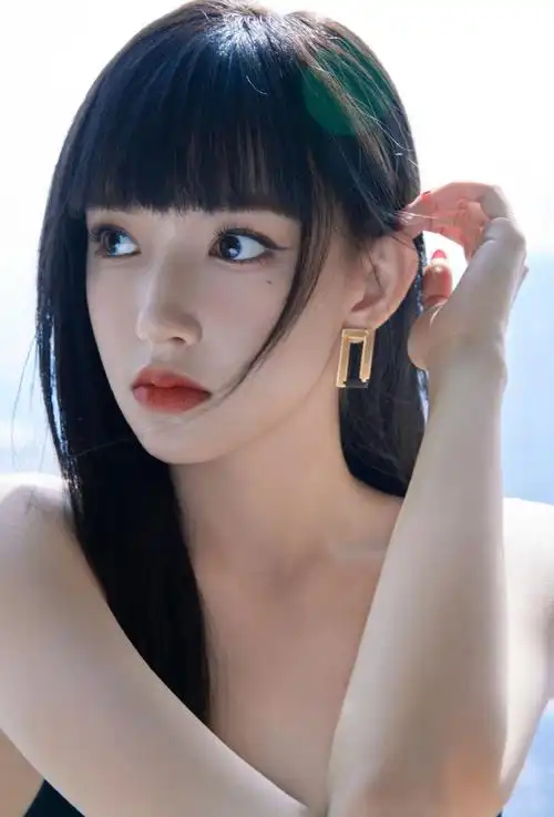 程潇齐刘海黑发##程潇雅诗兰黛彩妆挚友