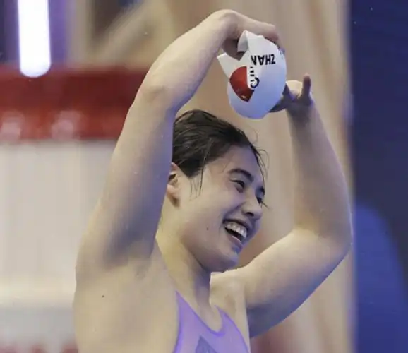 回顾健将张雨霏杭州亚运会勇夺6金4岁丧父母爱托起辉煌人生