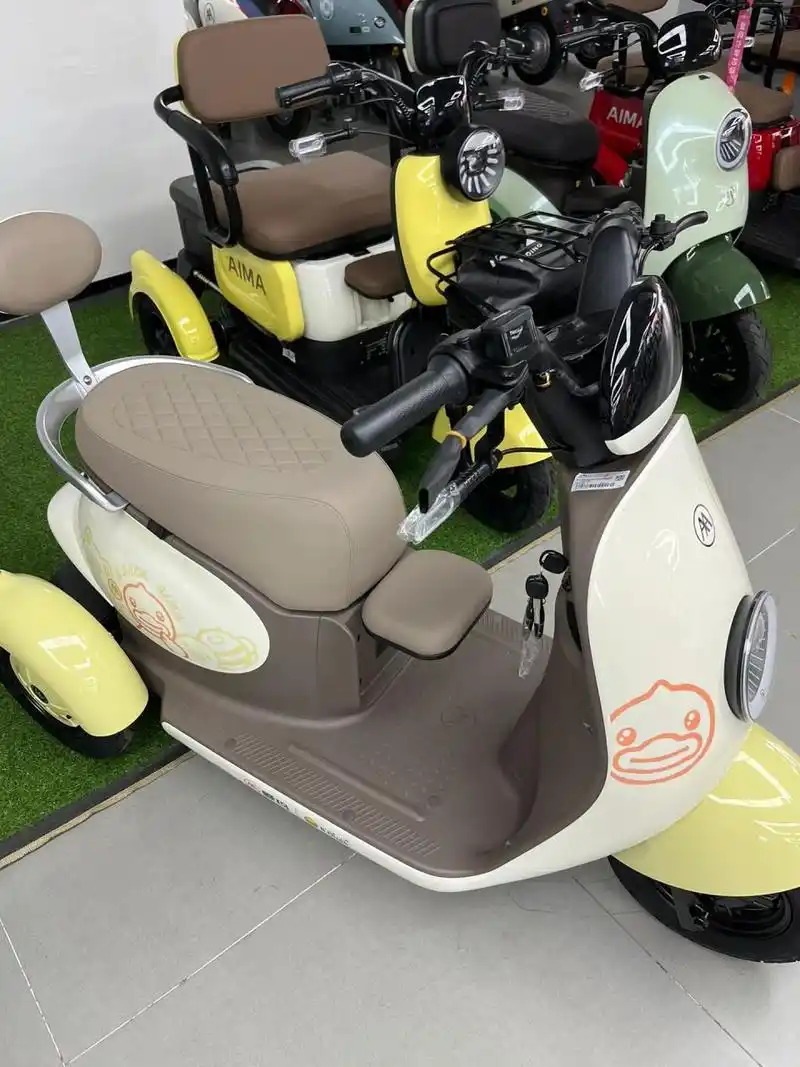 出爱玛电动三轮车 只开一次 爱玛三轮电动车 新款q70 烟台自提 今天刚