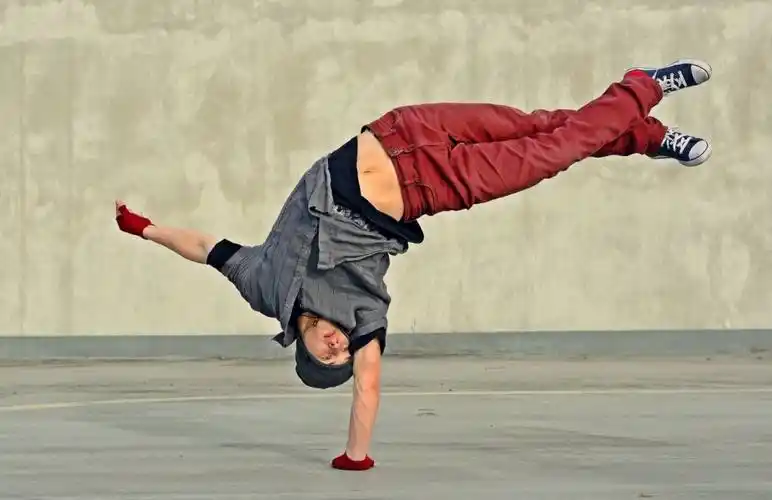 电脑手机桌面壁纸街舞海报背景图非常适合街舞壁纸高清原图街舞舞者