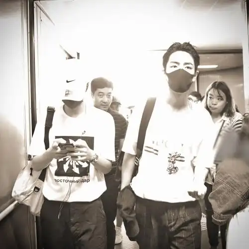 肖战王一博博肖201872双人机场