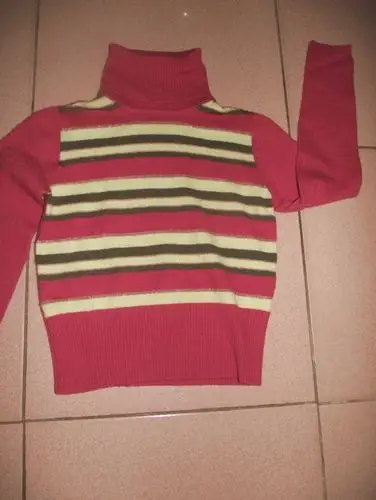 【我要卖】新年好90后女生—大甩卖衣服,还有许多手机尸体