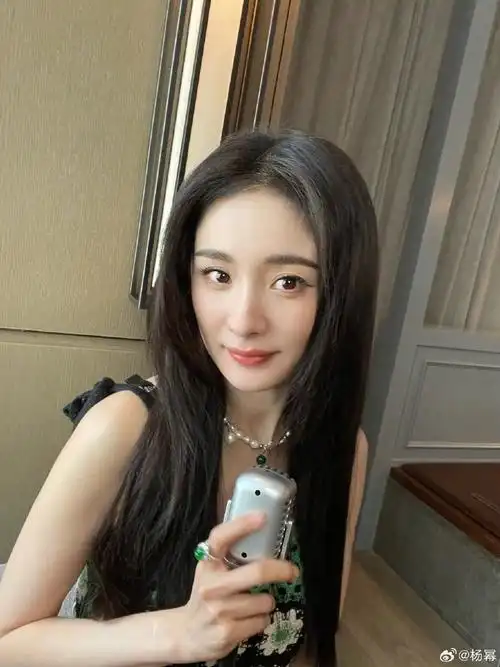 杨幂吊带粉裙##杨幂回复粉丝