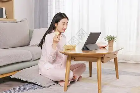 追剧吃零食背景