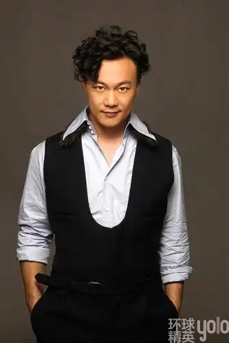 电影·音乐 | 陈奕迅,没有好看的外表,却有治愈的歌声,但骨子里却是个