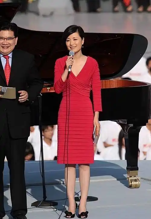 东方卫视一姐陈蓉,因"寿宴门"身败名裂,今低调嫁海归结婚生子