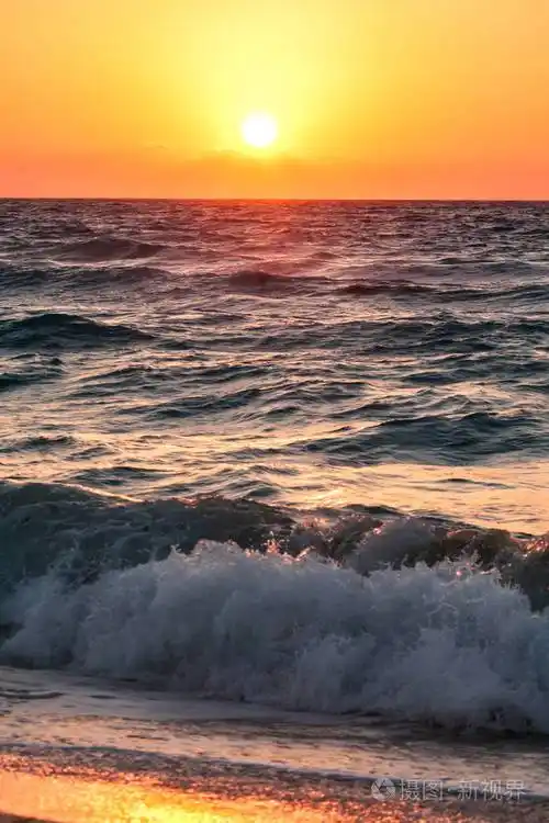美丽的热带日出在海滩在海墨西哥
