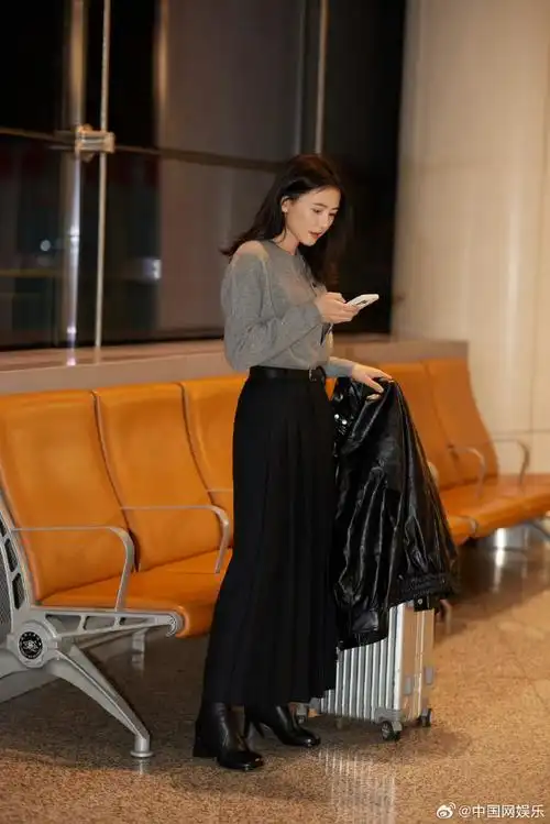 高圆圆今天穿的好温柔#今日,@高圆圆机场照新鲜出炉,这状态真的没谁