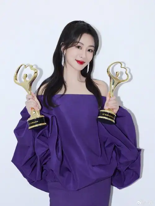 杨紫三获微博queen