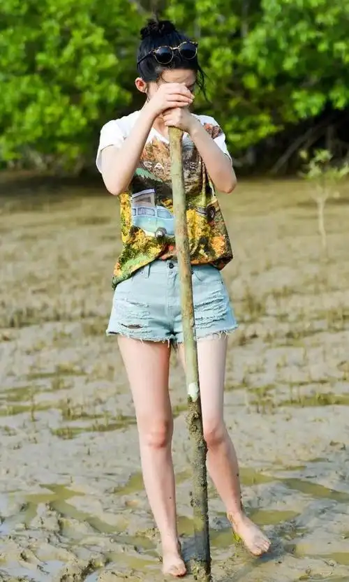 李沁早期综艺泥地蹲