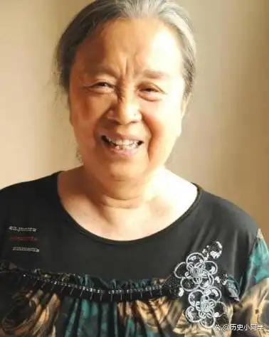 "容嬷嬷"李明启:因演技太好被骂,疫情期间捐款50万,如今怎样?