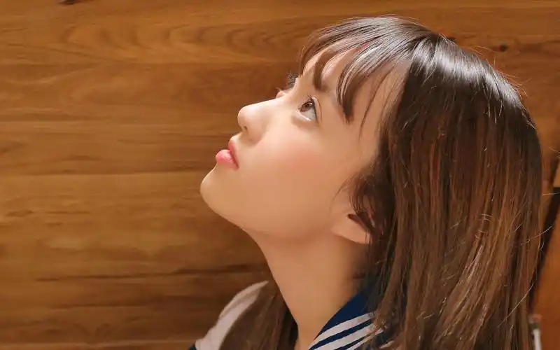 清纯可爱水手服美女唯美高清桌面壁纸