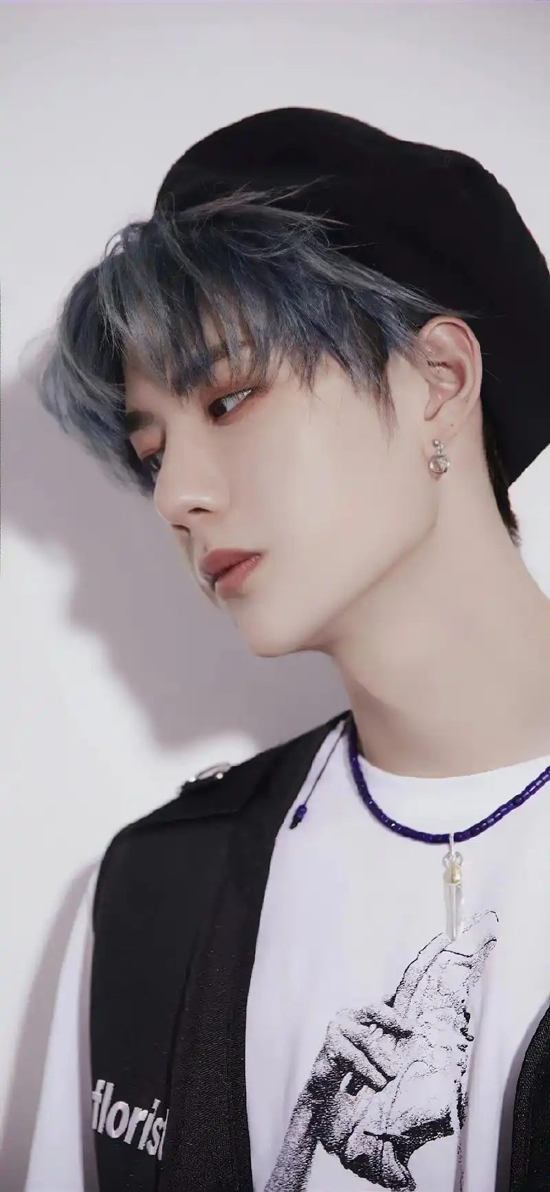 王一博精选壁纸.再见和日落的寓意都是未完待续🌇 #王一博 - 抖音