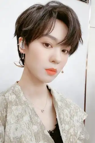 郁可唯《浪姐》三公表现超绝 晒自拍问粉丝帅不帅