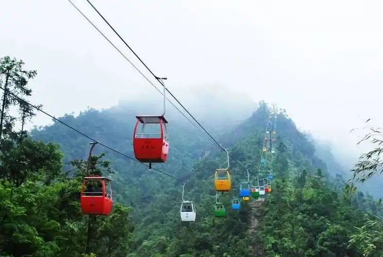 『龟峰望仙~高山悬崖动车』政府补贴,5a大觉山《高山悬崖动车》 丹霞