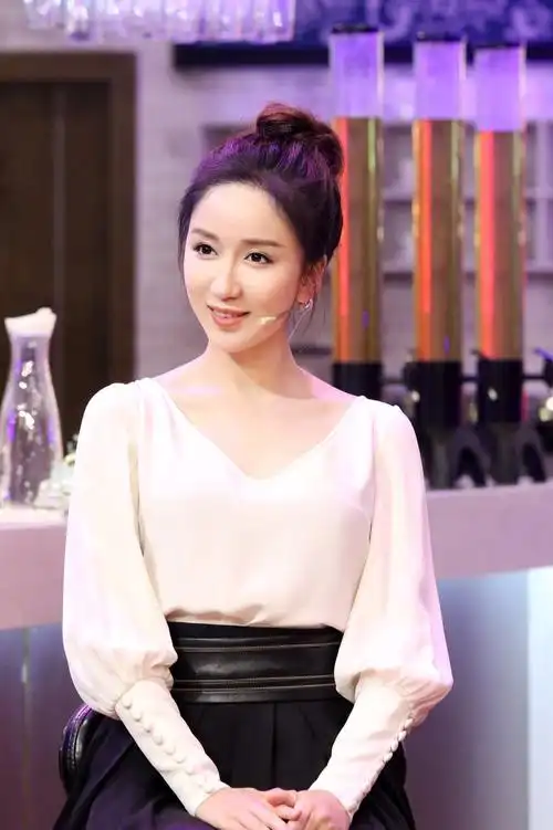 《天天向上》单元剧收官 娄艺潇造型优雅却"画风搞怪"