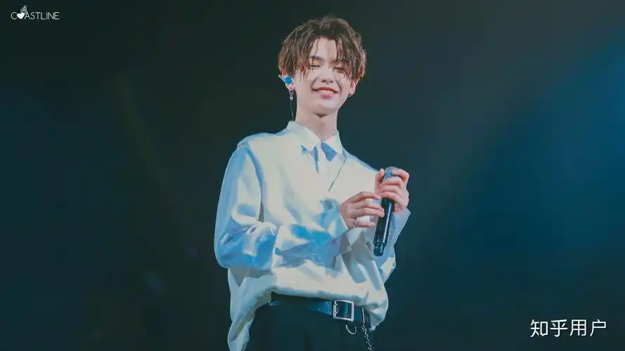 有哪有好看的justin黄明昊壁纸