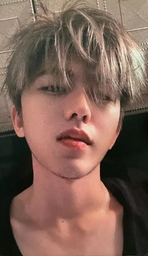 蔡徐坤自拍小卡扫图高清的美貌好绝啊