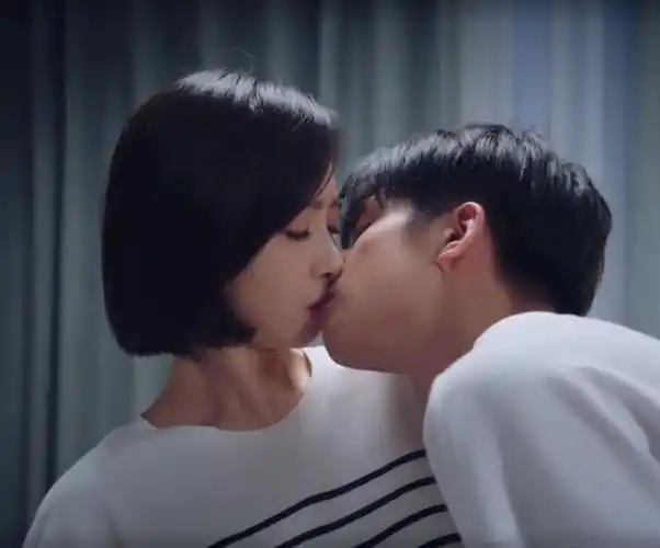 宋茜宋威龙吻戏借位?镜头拉近看清唇部特写,真吻假吻一目了然