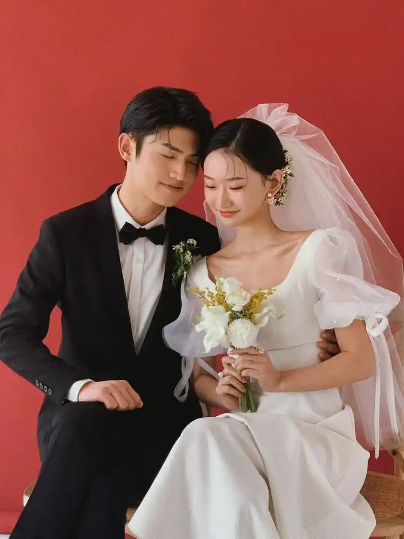 红底白纱的轻复古婚纱照|甜甜的恋爱感~ 菏泽壹家摄影 客片分享