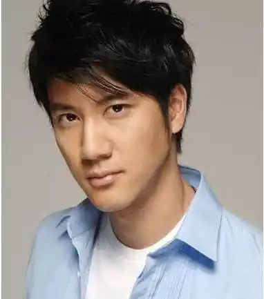 微博上有评选"中国四大男神"的活动,王力宏也毫无疑问的上榜了.