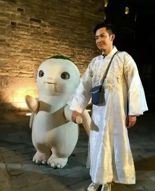 萌妖王胡巴现身京郊跑男团古北水镇开撕