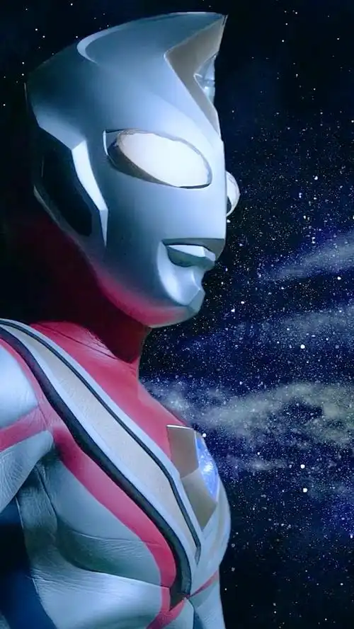 就算被黑洞吸进去,也要努力的去战斗!戴拿奥特曼