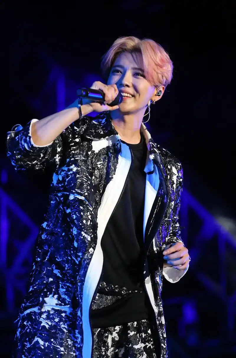 鹿晗广州演唱会#  备受瞩目的鹿晗2023πday演唱会-广州站终于来袭!