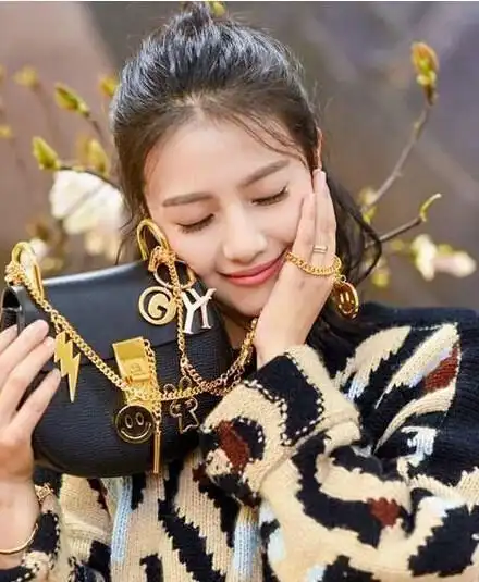 高圆圆半丸子头,有多美!