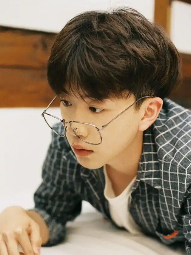 "00后"男生爱剪的9款发型,你不试试?