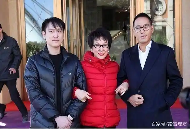 汤臣一品公子汤珈铖:含金汤匙出生,15岁横行股市,21岁百亿身家